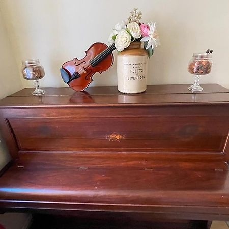 Room In Family Home Near Penny Lane Liverpool Bagian luar foto