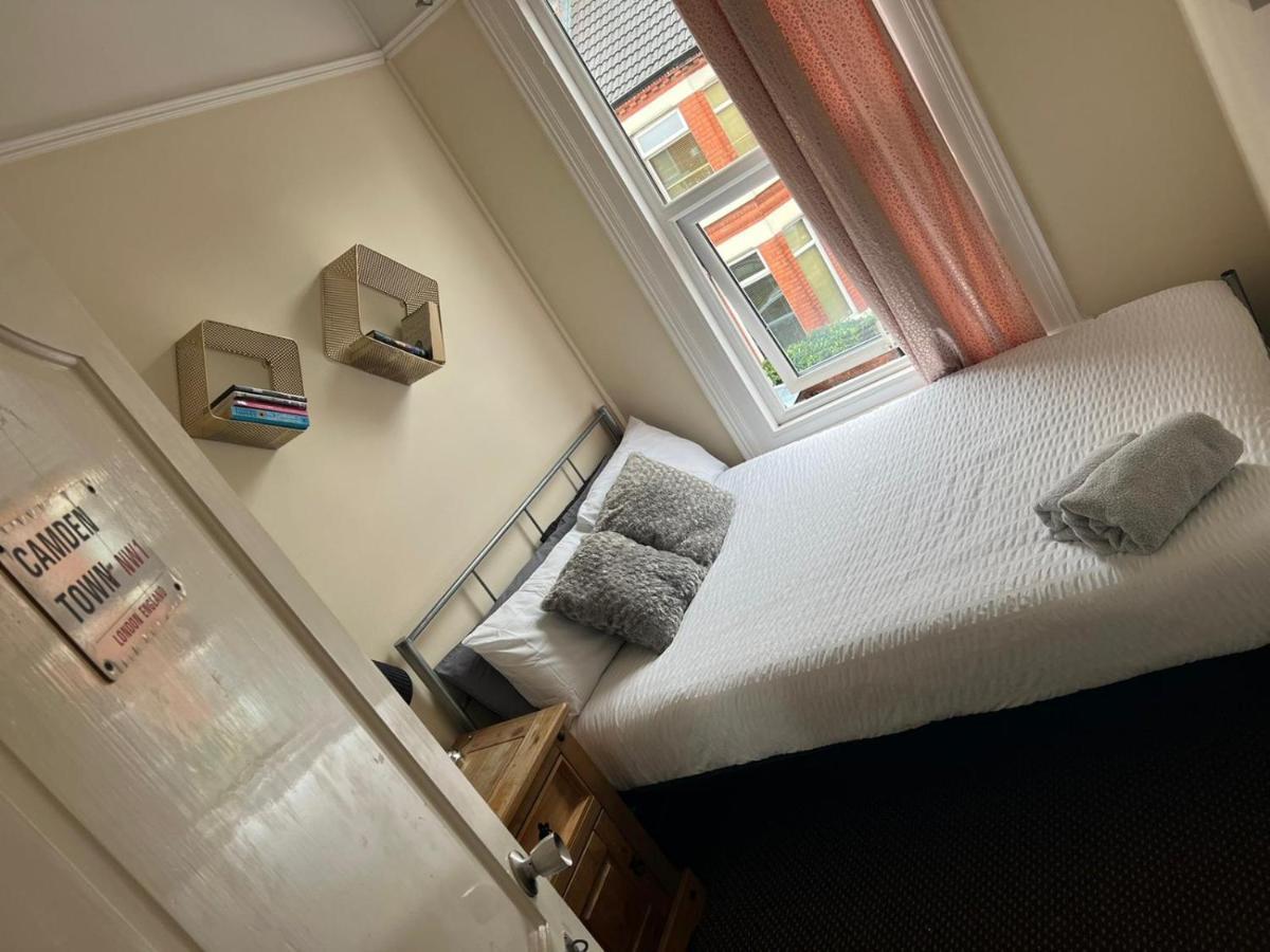 Room In Family Home Near Penny Lane Liverpool Bagian luar foto