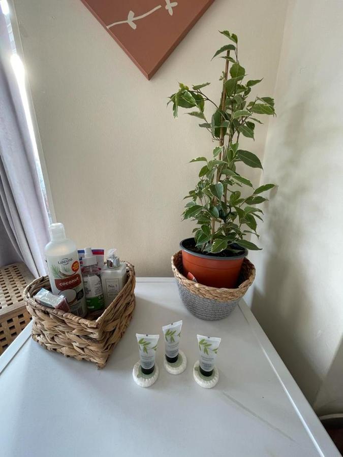 Room In Family Home Near Penny Lane Liverpool Bagian luar foto